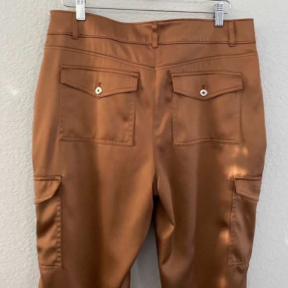 Chico’s Satin Cargo Ankle Pants Size 1.5 - Picture 8 of 10